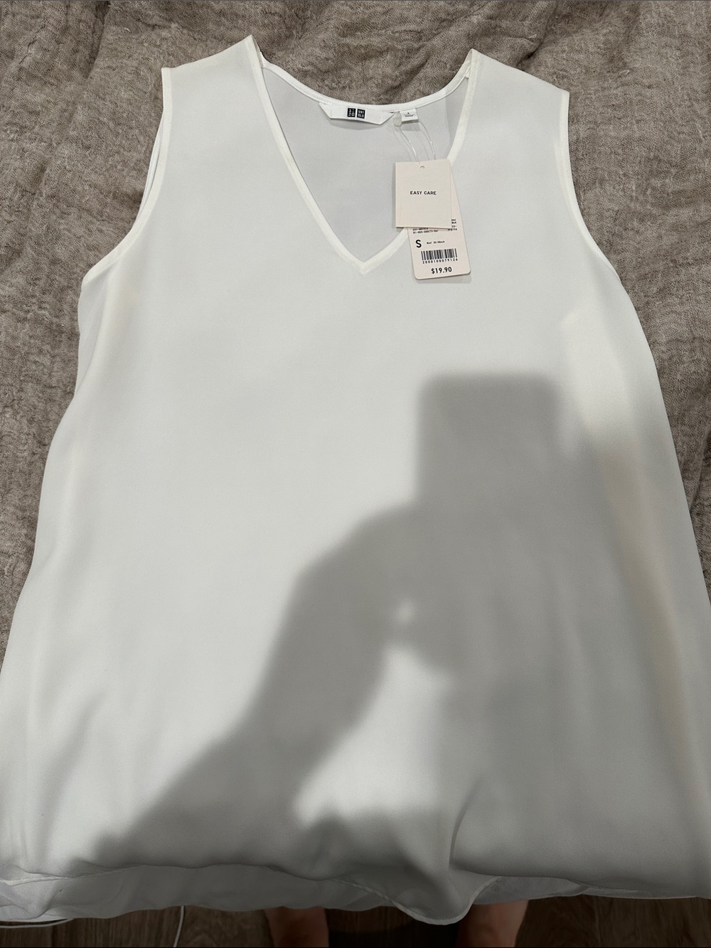 Uniqlo White V-Neck Sleeveless Camisole
